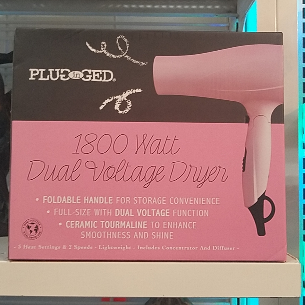 Plugged in 1800 w blow dryer